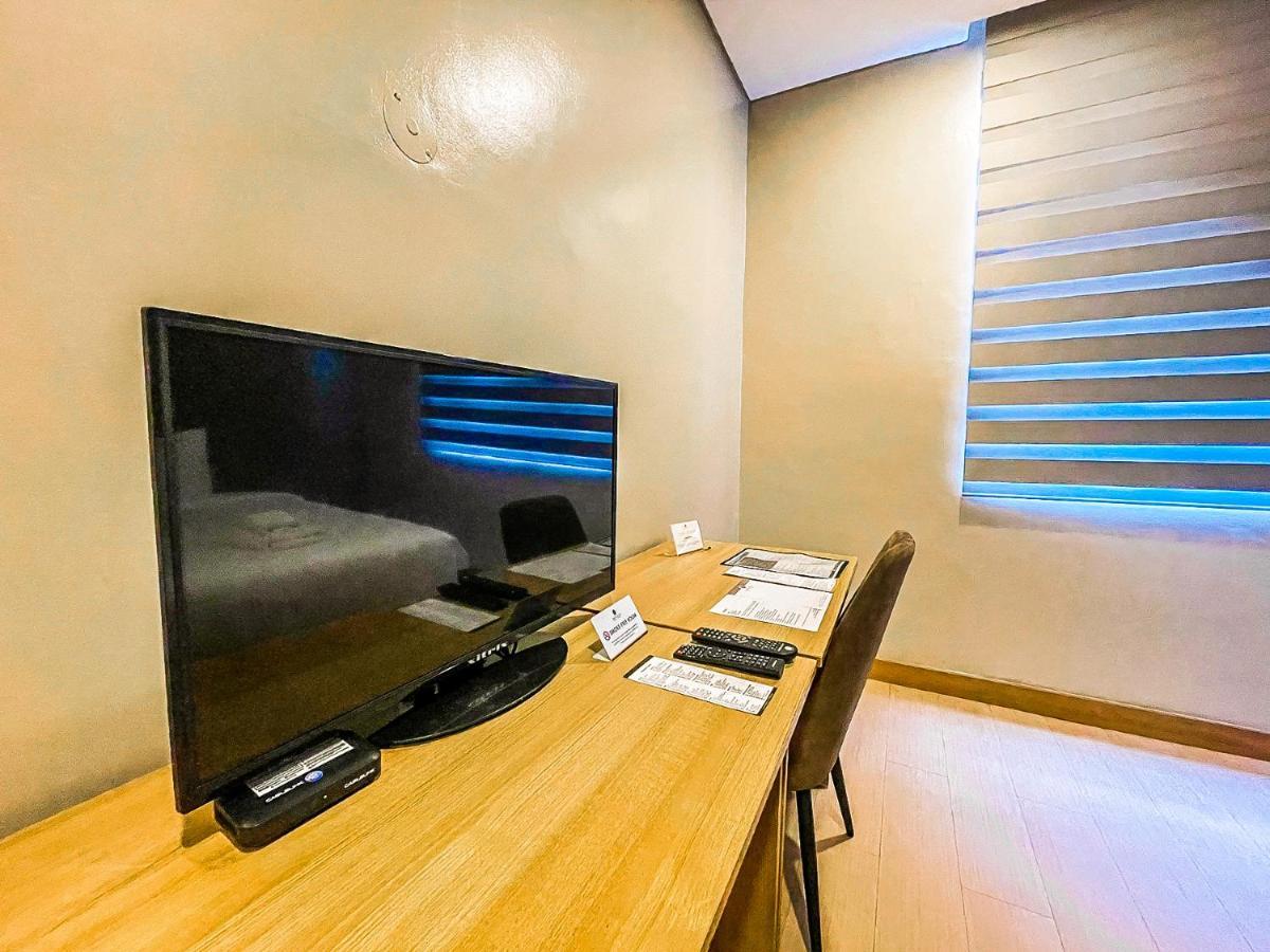 Madison 101 Hotel + Tower Quezon City Buitenkant foto