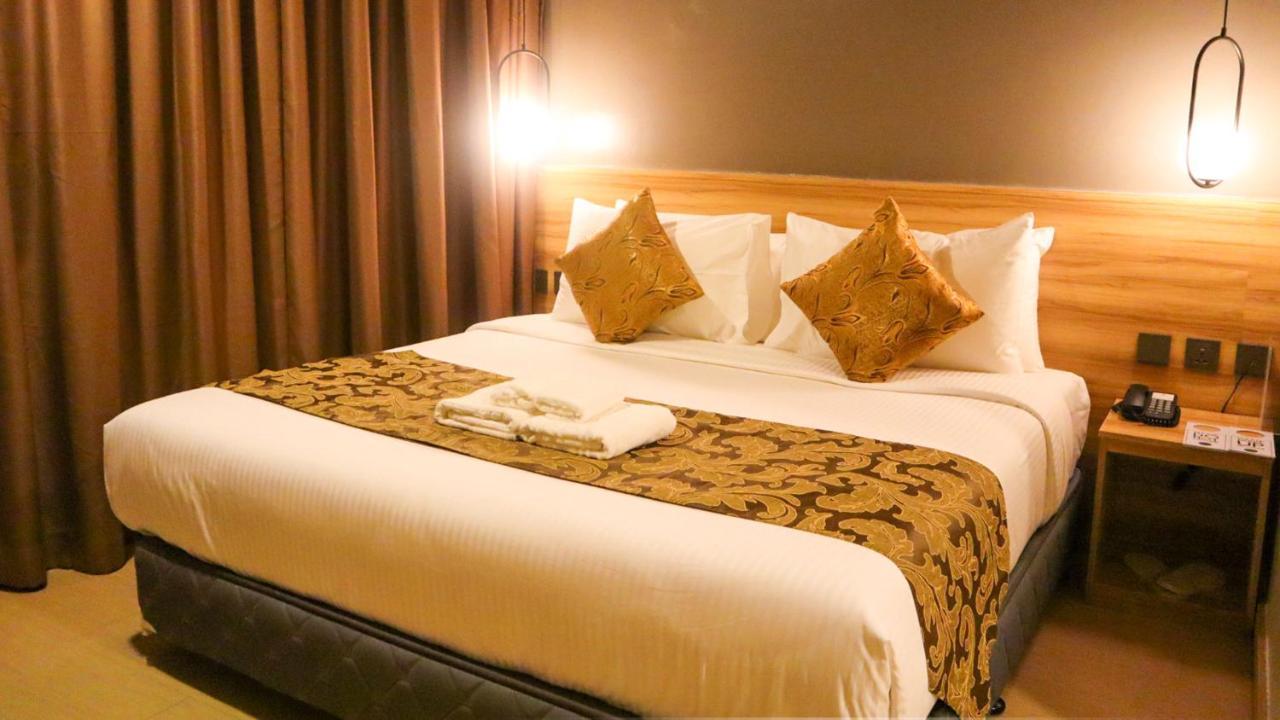 Madison 101 Hotel + Tower Quezon City Buitenkant foto
